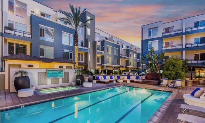 Del Rey Apartment | Luxury 2 Bedroom Retreat in Marina del Rey, FREE Parking, Gym, WiFi