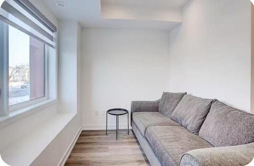 Downsview House | Luxury 2 Queen Beds Suite with Private Bathroom near Downsview Park Subway easy access Downtown