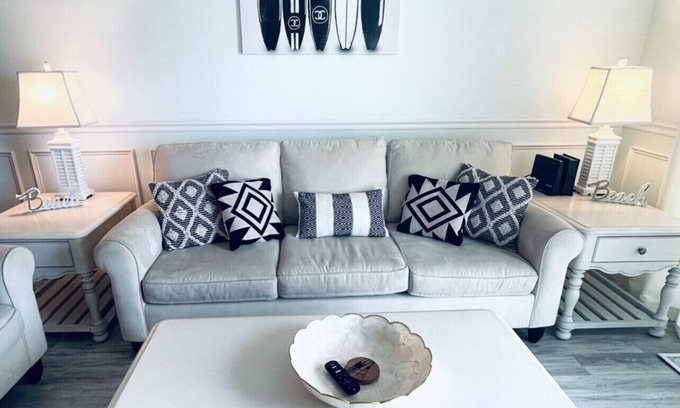 North Carolina Coast Condo | LUXURY 2BR, 2BA top floor condo with AMAZING OCEAN views and pool!