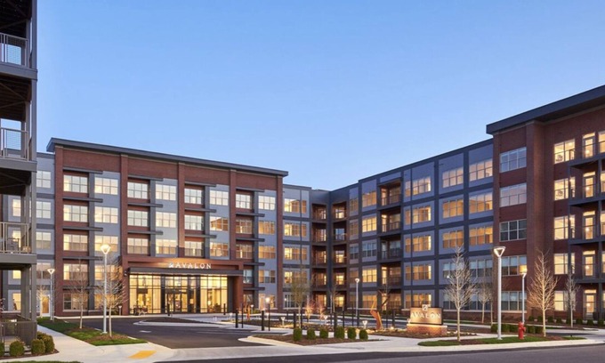 Owings Mills Condo | LUXURY 2BR CONDO W/POOL