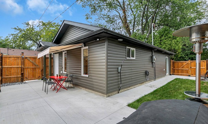 Windsor House | Luxury 2BR home with high ceilings with BBQ/patio in beautiful South Windsor.