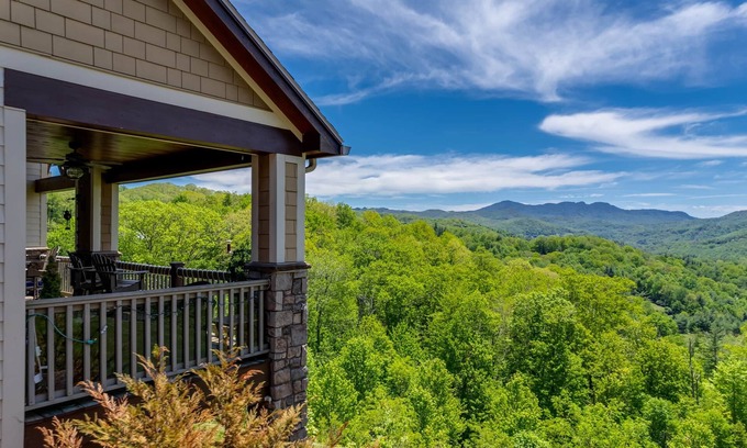 Banner Elk Condo | Luxury 2BR Retreat Stunning Mountain Views 1D