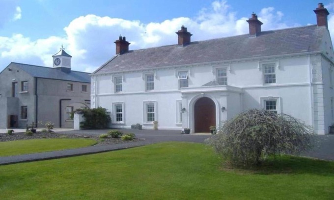 Craigavon Apartment | Luxury 3 Bed Cottages near Hillsborough Palaces
