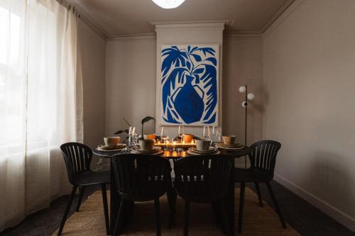 Ashton-under-Lyne Apartment | Luxury 3 Bed Home Near Peak District with Cinema Room