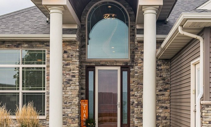 Cedar Rapids - Iowa City House | Luxury 3-Bed VRBO in Cedar Rapids, IA! Sleeps 10. Book Now!