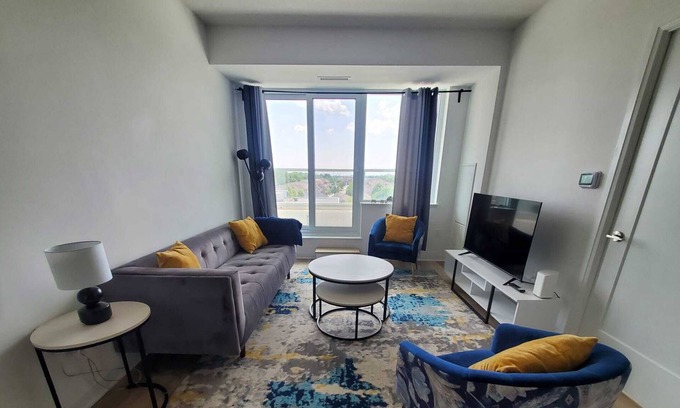 Sullivan Condo | Luxury 3 Bedroom, 2 Bathroom Condo with Parking