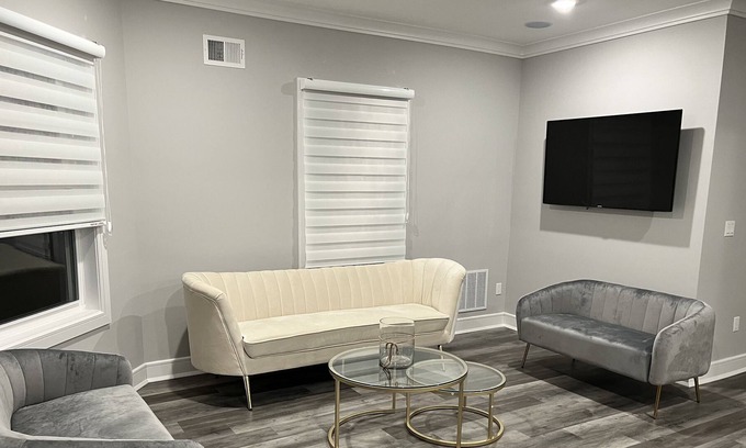 Westwood House | Luxury 3 Bedroom Apartment Downtown , Next to Train & Bus to NYC