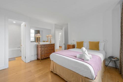 East Walworth Apartment | Luxury 3 Bedroom Apartment, Walk to West End, Covent Garden, China Town in Minutes