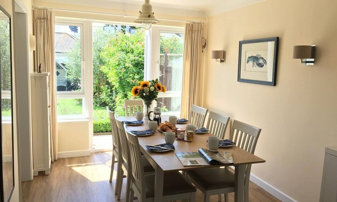 Chichester House | Luxury 3 bedroom house in central Chichester; quiet, parking, lovely big garden