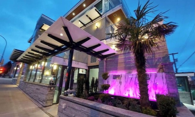 Sunset House | Luxury 3 Bedroom Townhouse