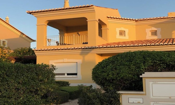 Atalaia House | Luxury 3 Bedroom Villa on Boavista Golf Resort, Lagos