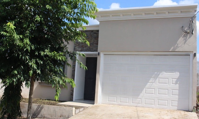 San Miguel House | Luxury 3-BR Riverside Area Home