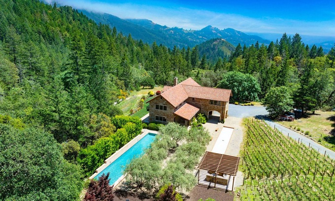 Sonoma County Villa | Luxury 38-Acre Calistoga Estate with Pool, Vineyard Views & Fire Pit