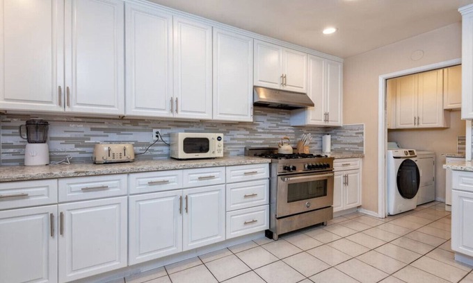 Westchester House | Luxury 3BR House w/Jacuzzi & Big Backyard!