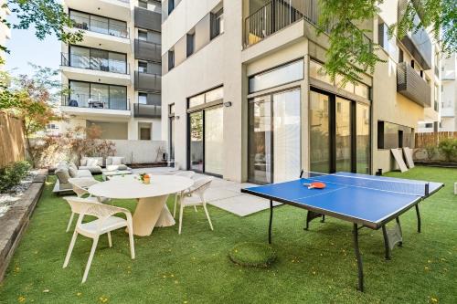 Kerem HaTeimanim Apartment | Luxury 3BR Sea View and Pool