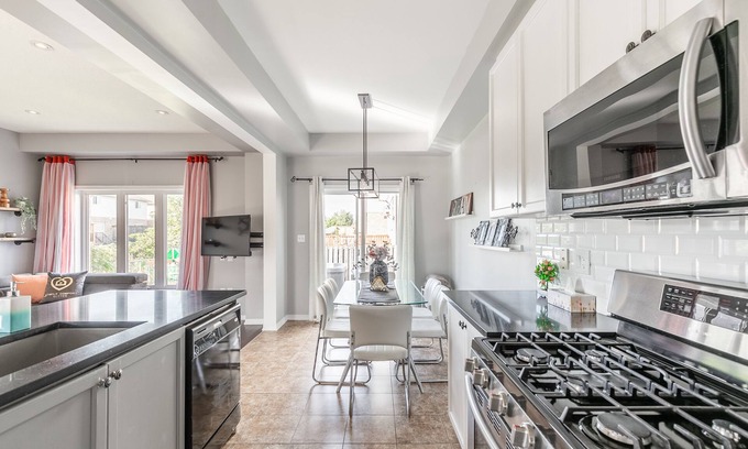 Stoney Creek Villa | Luxury 3BR Townhome Private Gym BBQ