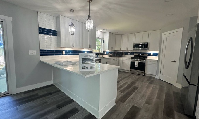 Willoughby Hills House | Luxury 4-5BR with WiFi, AC Near DT Willoughby, Cleveland, & Lake Erie