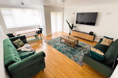 Eastbrook House | Luxury 4-Bed House in Dagenham, United Kingdom