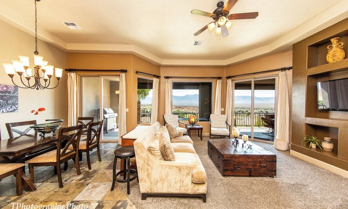 Mesquite House | Luxury, 4+ Bedroom, 4 Bath Home on Golf Course with the Best View in Mesquite!