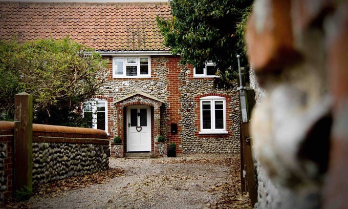 Weybourne Cottage | Luxury 4 bedroom North Norfolk cottage in lovely coastal village location