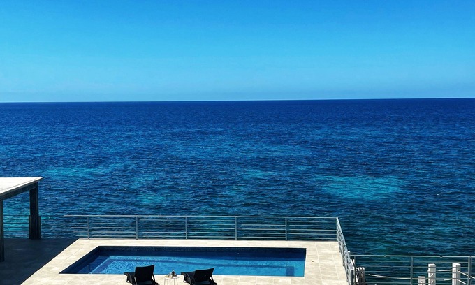 Whitehouse Villa | Luxury 4 Bedroom Oceanfront Villa