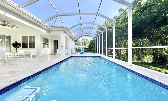 Willoughby Acres House | Luxury 4 bedrooms house with pool and office