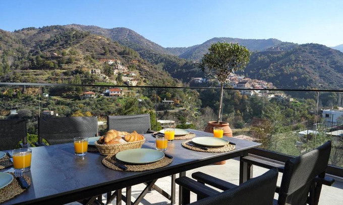 Kalopanayiotis House | Luxury 5-Bedroom Chalet Kalopanayiotis