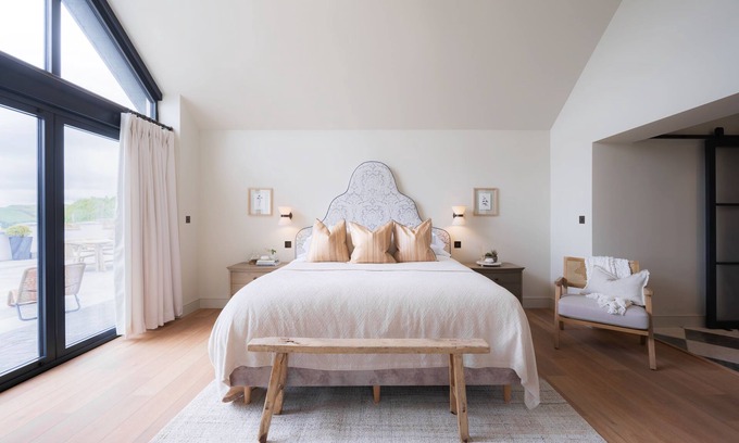 Glandyfi Cottage | Luxury 5-Bedroom Cottage With Hot Tub