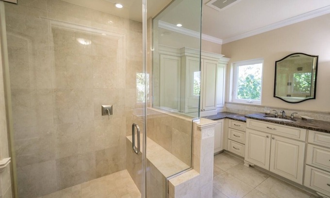 Grand Cayman House | Luxury 5 bedroom Home with pool in Yacht Club near Seven Mile Beach