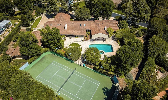 North Tustin House | Luxury 5-bedroom OC estate with tennis court, pickleball near Disneyland