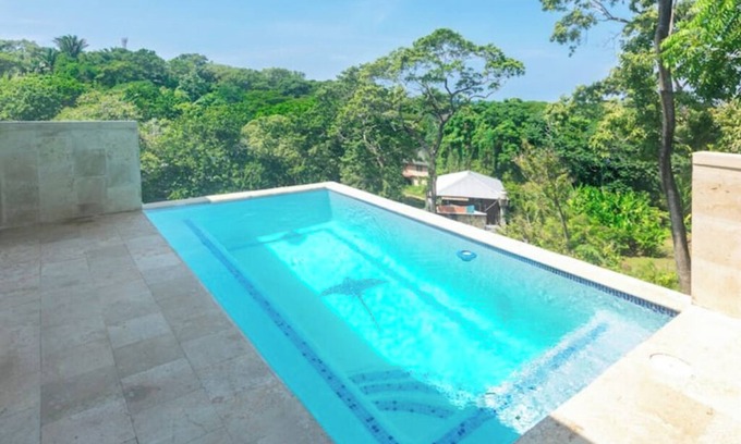 Antoneys Cay Villa | Luxury 5-bedroom villa in west end Roatan with pool