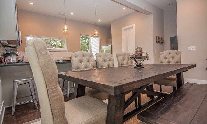 Chestnut Hill House | Luxury 5 Star Home with amazing rooftop .Only 1.3 mile from Broadway.