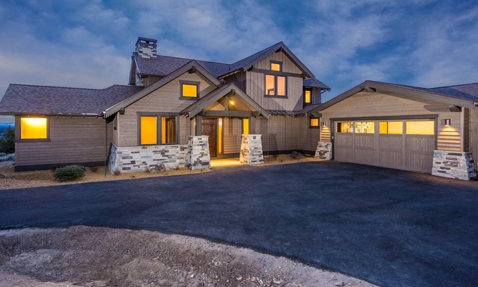 Powell Butte House | Luxury 5 Star Rated Custom Home at NW #1 Resort. Golf, Mtn's, Outdoors, Oregon