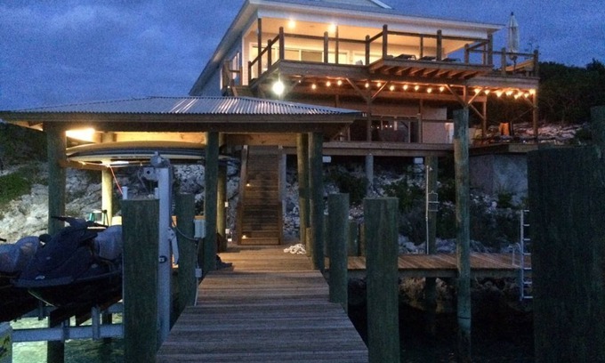 Staniel Cay House | Luxury 5BR,4 Bath. Oceanfront Home with dock in Staniel Cay