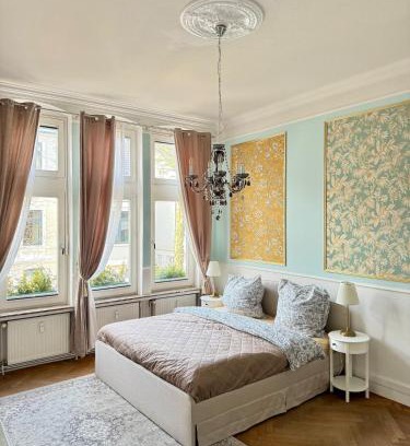 Oldenburg Apartment | Luxury 5BR City Villa - Chic & Spacious - Families