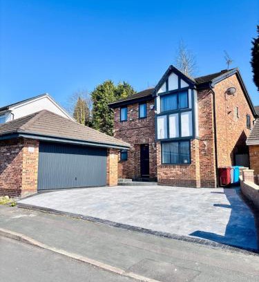 Manchester Apartment | Luxury 5BR Stay With City Access