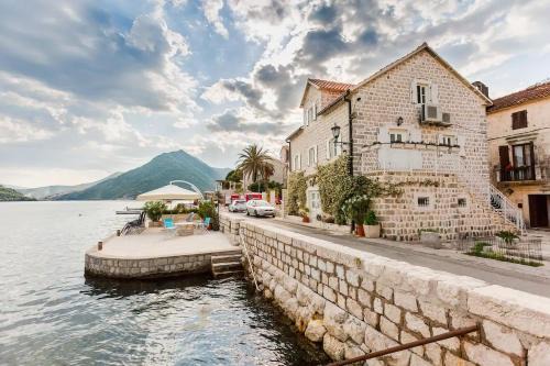 Perast Villa | Luxury 6 bedroom house on waterfront