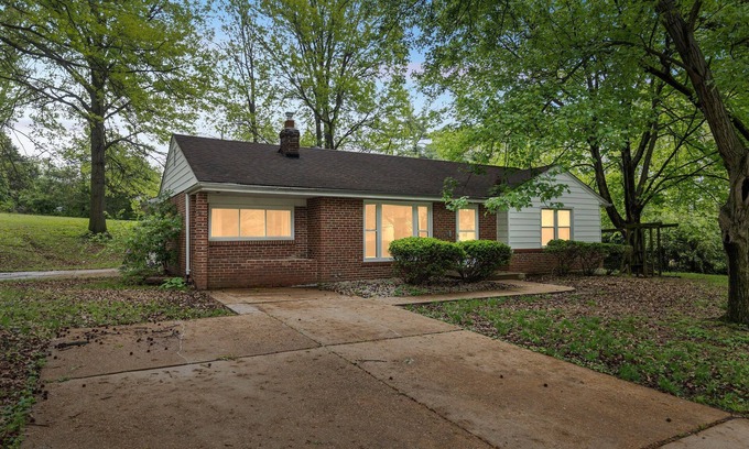 Ferguson House | Luxury 6-Bedroom House in Saint Louis