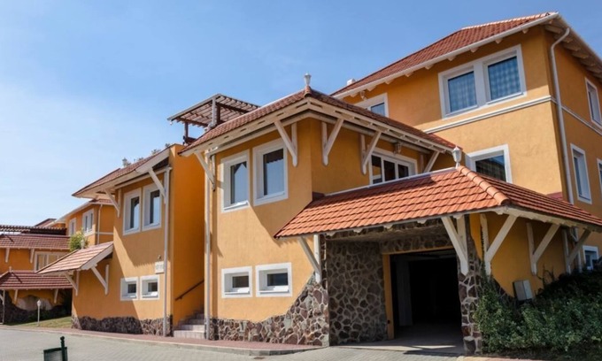 Dunaszentmiklos Apartment | Luxury 6-person terrace apartment in the holiday park Landal Residence Duna