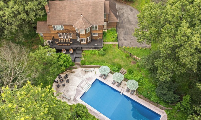 Chester Villa | Luxury 9BR Retreat w/Pool & Hot Tub