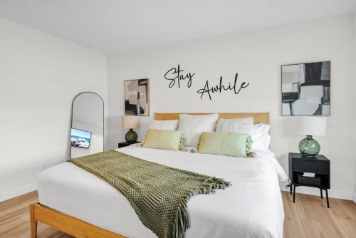 West Edmonton Villa | Luxury AC Sleeps 7