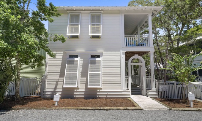 Seaside House | Luxury Accommodations in the Heart of Seaside, FL + 2 Adult Bikes!