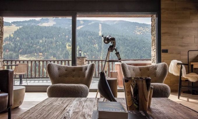 Soldeu Apartment | Luxury Alpine Residence with Hot Tub