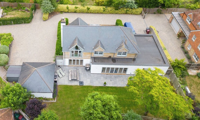 Bosham House | Luxury and Spacious 5 bed House, 5 Minutes Walk From Bosham Estuary