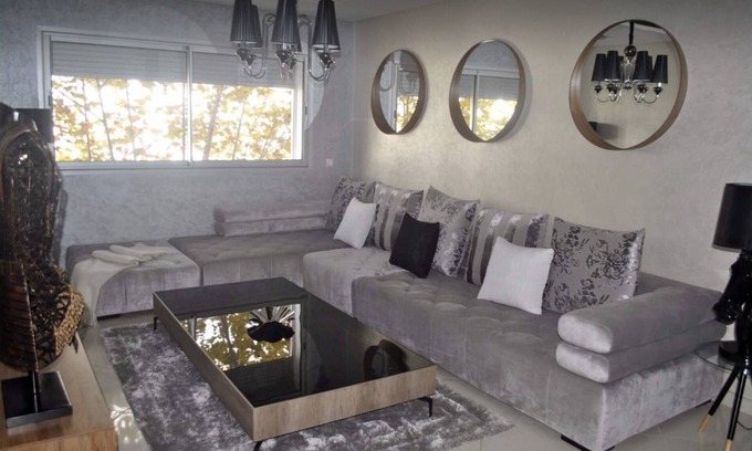 Quartier Des Mimosas Apartment | Luxury apartmen/2 beds/2 living-room/2 smart TV 55”
