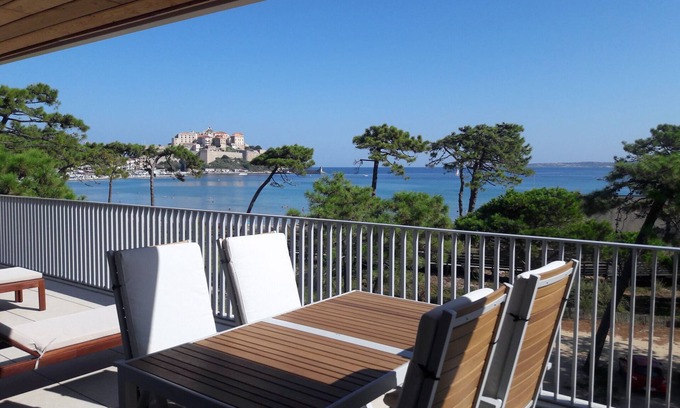 Calvi Apartment | Luxury apartment, 50 m from the beach, exceptional view, large terrace