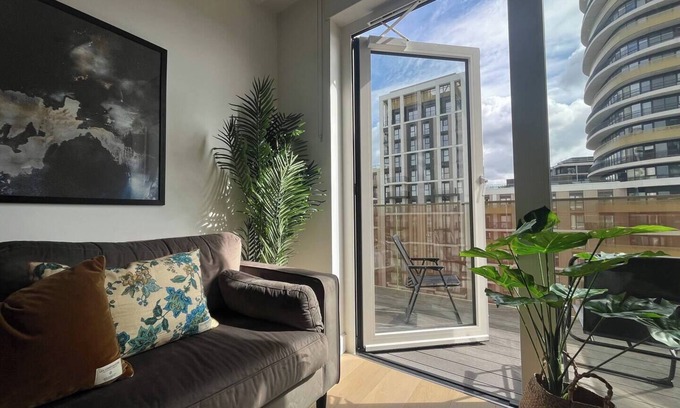 Notting Dale Apartment | luxury apartment in white city