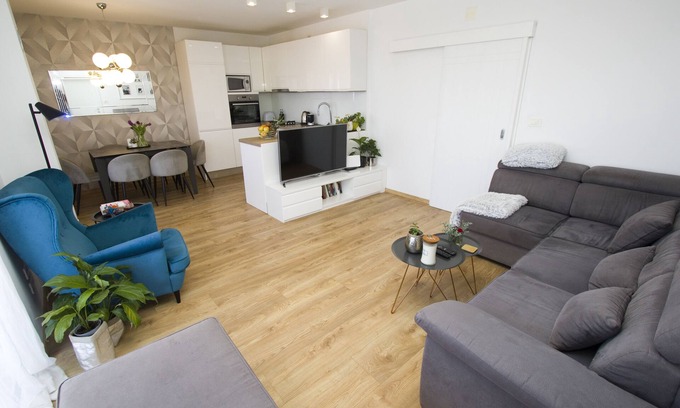 Zelenka Apartment | Luxury apartment near the beach with a sea view