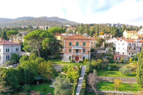Volosko Apartment | Luxury Apartment Sonja - with hot tub, near sea, free parking