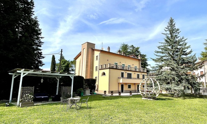 Ponte Valleceppi Apartment | Luxury Apartment, strategic location, about 5 minutes from the historic center.